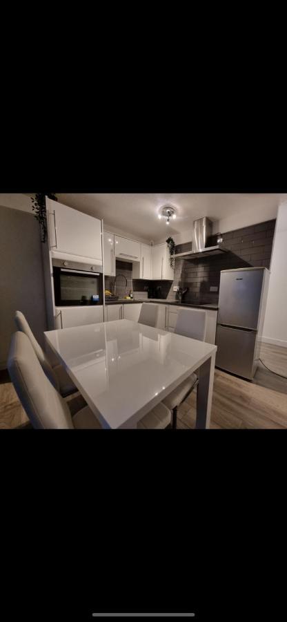 Modern 2 Bed Apartment & Free Parking Canterbury Exterior foto